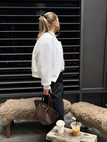 女式白色休闲宽松夹克，带前纽扣和口袋，长袖街头风格秋冬外套