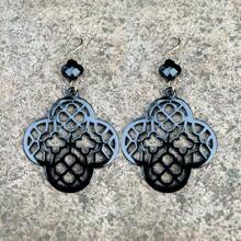 1 par de brincos femininos estilo Lucky Flower Hollow Drop, adequados para uso diário, primavera/verão