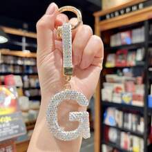 1个闪亮水钻字母钥匙扣，26个字母闪亮汽车钥匙圈挂件，个性化钥匙扣，女士包包挂件，圣诞礼物，情人节礼物，包包挂件，汽车配件，送给老师、朋友、姐妹的礼物创意