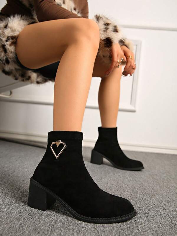 2025 New Chunky Heel Short Ankle Boots For Women, Korean Style Simple Heart Buckle High Heel Shoes, Minimalist & Elegant Slim Fit Boots