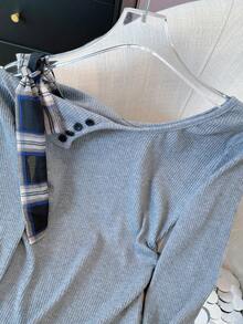 不对称蝴蝶结肩部针织毛衣，女士修身长袖上衣