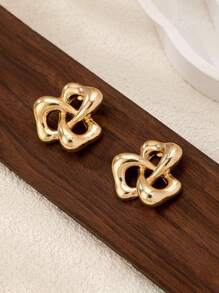 1 Pair European & American Unique Small Batch Versatile Chic Hollow Geometric Clover Circle Metal Design Women Stud Earrings