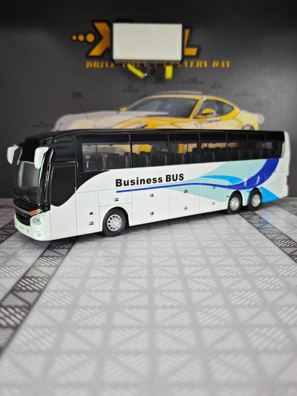 ESCBBXX Un modelo de autobús turístico elegante y lujoso. El Body está hecho de aleación de zinc. Se puede abrir y el modelo del automóvil tiene funciones de sonido y iluminación simuladas. Este es un modelo de automóvil con detalles ricos, mano de obra fina y alta calidad, que es adecuado para la colección y como regalo de cumpleaños para amigos.