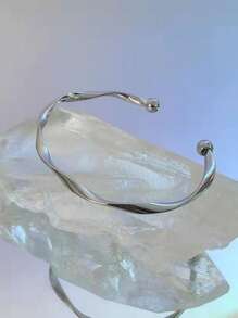1pc Minimalist Fashion Mobius Twist Bangle Bracelet