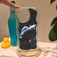 Funda para teléfono 1 funda para teléfono S > X/ 11/ 12/ 13/ 14/ 15/ 16 Pro |   Funda para teléfono Wave |   Chicas y hombres lindos |   Diseñado con delfines cósmicos nadando en una noche estrelladaTeléfono ultradelgado y liviano - transparente - Ver 3