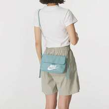 Nike 2026 新款女士轻便双肩包，简约运动休闲基本款翻盖单肩包/斜挎包，轻便小巧单肩包 CW9300-016