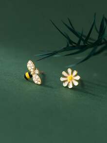 1 Pair S925 Sterling Silver Simple Personalized Korean Style Rhinestone Bee & Daisy Stud Earrings For Women - one-size - View 3