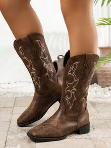 女士时尚经典刺绣粗跟中筒靴，舒适内衬，复古风格，适合日常穿着、音乐节、农场、徒步旅行等场合，是西部牛仔靴的理想之选。也适合万圣节、圣诞节、新年、感恩节等节日穿着。 - 棕色 - 查看 5