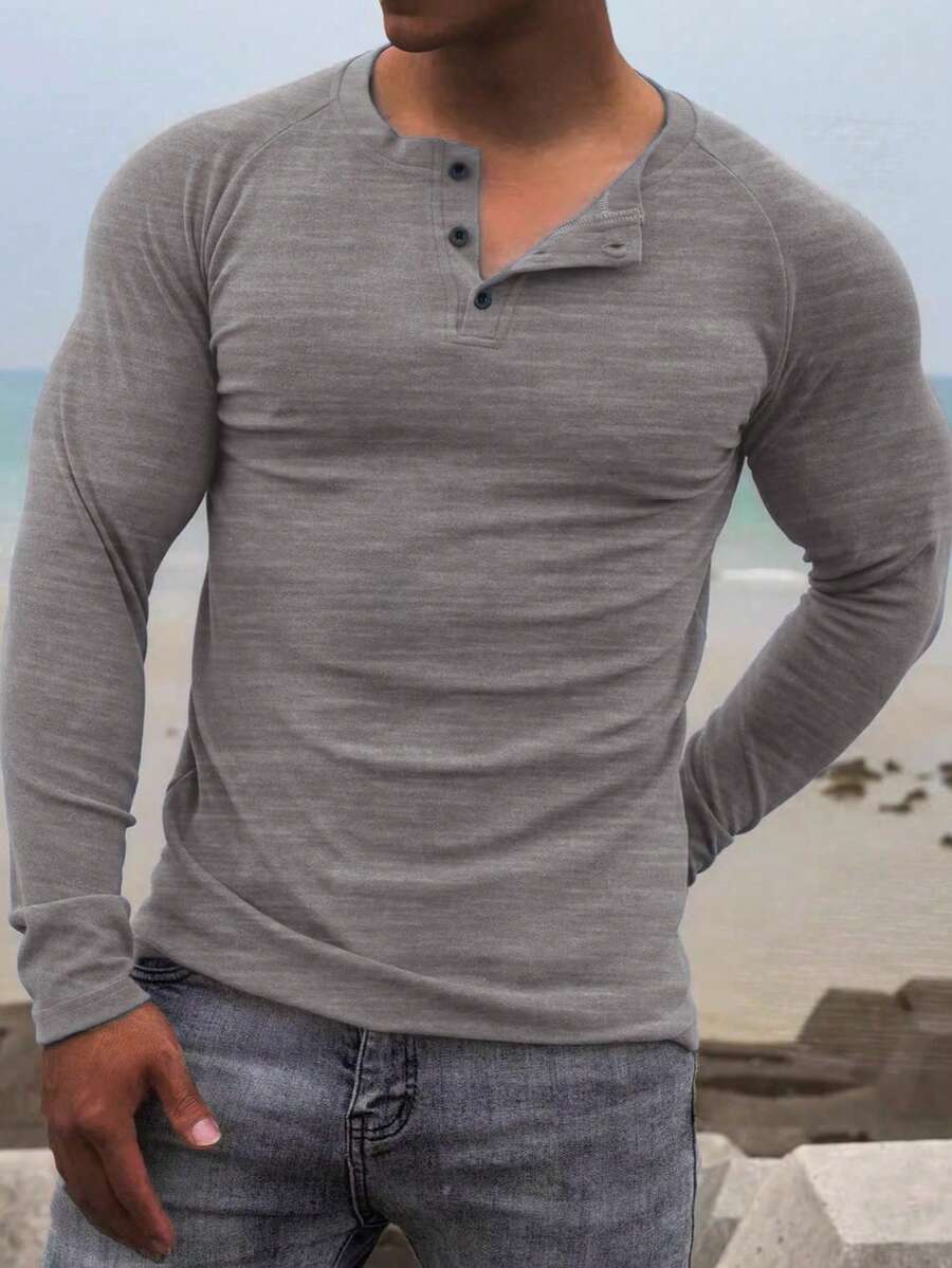 Camiseta interior de manga larga con cuello Henley, de unicolor y casual, versátil y cómoda, de tela suave para todas las estaciones, otoño - Gris Claro - Ver 1