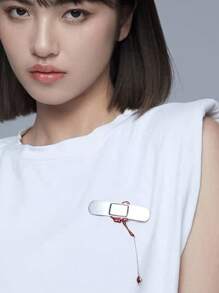 Creative Simulated Bandage Metal Tassel Brooch, Unisex Fashionable Hiphop Street Style Pins Apparel Accessory