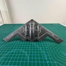 1:200比例B2隐形轰炸机模型，适合展示和收藏，配有展示架 - B2 - 查看 4