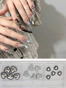 30 Peças Decorações de Unhas de Metal, Nova Joia de Liga Vintage Punk, Decoração de Metal Barroco Misto, Acessórios de Unhas de Metal 3D Usáveis Incluindo Camélia, Coração, Letra, Faca Curva, Conjunto de Estilo Escuro, Suprimentos de Arte de Unhas, Design de Unhas DIY da Moda, Ferramentas de Manicure Interessantes e Minimalistas, Presente Adequado para Família, Namorada, Melhores Amigas Unhas Encantos de Unhas Gemas de Unhas