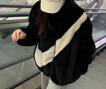 Nike Women's Reversible Oversized Logo Sherpa Fleece Jacket, Thick - Black - View 5