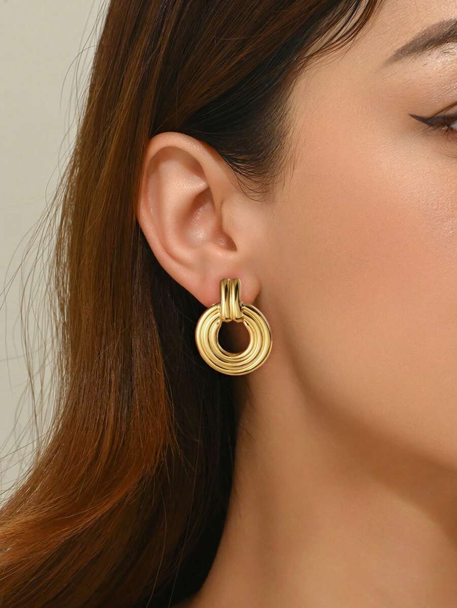 1 Pair Minimalist Fashion Geometric Hollow Stainless Steel Stud Earrings, Suitable For Women's Daily Wear And Party Occasions