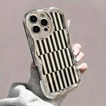 Funda para teléfono 1 pieza Una elegante funda para teléfono con un diseño ondulado galvanizado y una cadena colgante de perlas, que ofrece protección integral contra caídas y golpes. Este accesorio es compatible con los modelos 11 a 16 de las series Pro y Pro Plus - Colores mixtos 1 - Ver 2