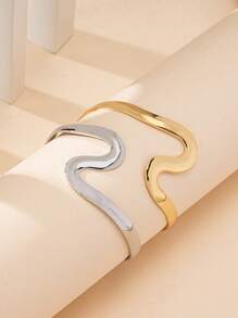 1pc Wavy Metal Geometric Shaped Bracelet, Minimalist Style For Casual And Office Wear (Can Be Worn As Arm Band)