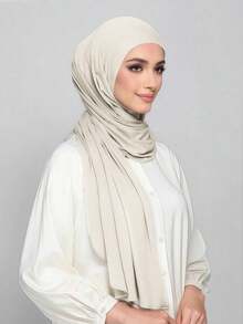 1件速干平纹针织头巾，采用柔软透气、抗起球面料制成。系带式头巾。适合穆斯林全年使用和日常佩戴。