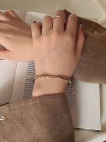 1pc Minimalist Fashion Mobius Twist Bangle Bracelet