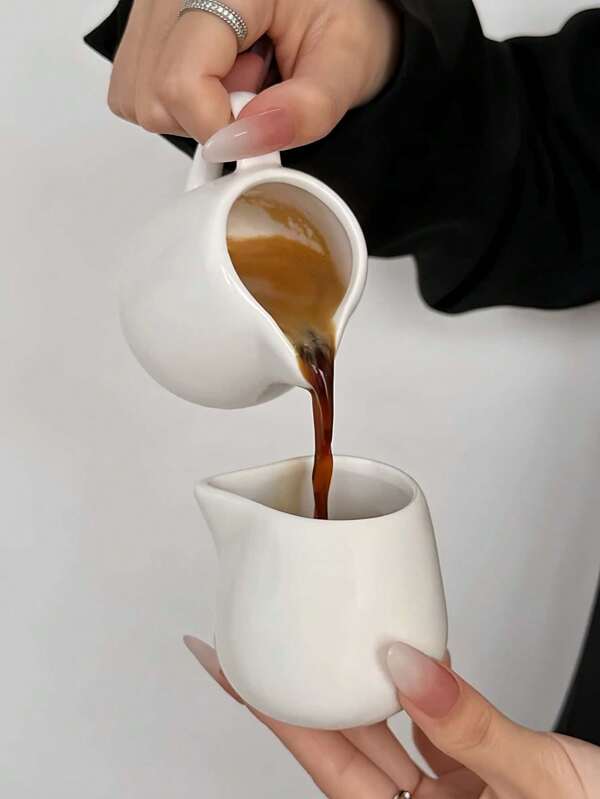 1pc White Tapered Handle Ceramic Milk Pitcher, Simple Style Small Creamer Cup For Coffee Latte, Steak Sauce Boat, Restaurant Kitchen Household Use