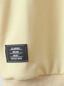 2 pezzi Outfit casual per ragazzi - Felpa girocollo a maniche lunghe in colore tinta unita kaki con pantaloni in jeans azzurro chiaro (la maglietta nell'immagine non è inclusa)