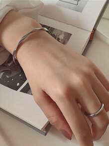 1pc Minimalist Fashion Mobius Twist Bangle Bracelet