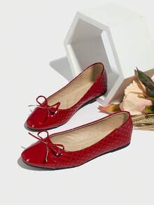 Women's Casual Patent Leather Red Ballet Flats With Bow, Soft Sole Versatile Round Toe Comfortable Plus Size, New Spring/Autumn 2025 - Red - View 1
