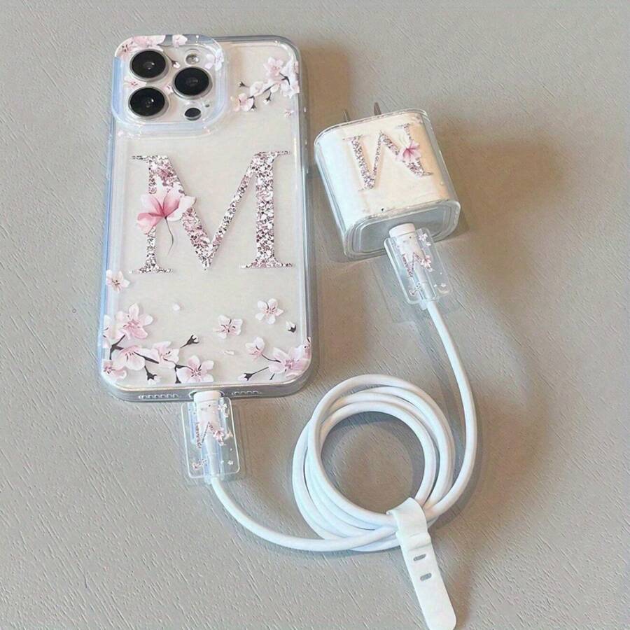 5 件套极简粉色樱花和字母 M 图案套装，包括 1 个手机壳、1 个充电器壳、2 个数据线套、1 个数据线绑带，适用于 16/16 Pro/16 Pro Max/16 Plus、11/11 Pro/11 Pro Max、12/12 Pro/12 Pro Max、13/13 Pro/13 Pro Max、14/14 Pro/14 Plus/14 Pro Max、15/15 Pro/15 Plus/15 Pro Max Nan 数据线保护器充电器配件手机配件