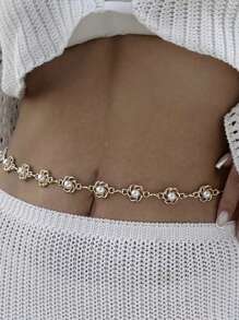 1 pieza Elegante y versátil cadena de cintura con flores de perlas falsas, diseño hueco retro, adecuado para todas las ocasiones, vacaciones en la playa, fiestas y uso diario, regalo perfecto (cantidad aleatoria de perlas falsas)