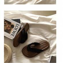 Fashionable Women's Flat Sandals For Daily Wear
