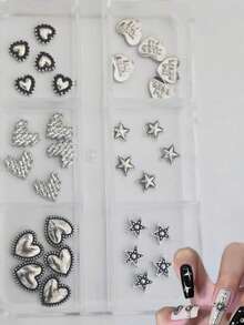 30 Peças Decorações de Unhas de Metal, Nova Joia de Liga Vintage Punk, Decoração de Metal Barroco Misto, Acessórios de Unhas de Metal 3D Usáveis Incluindo Camélia, Coração, Letra, Faca Curva, Conjunto de Estilo Escuro, Suprimentos de Arte de Unhas, Design de Unhas DIY da Moda, Ferramentas de Manicure Interessantes e Minimalistas, Presente Adequado para Família, Namorada, Melhores Amigas Unhas Encantos de Unhas Gemas de Unhas