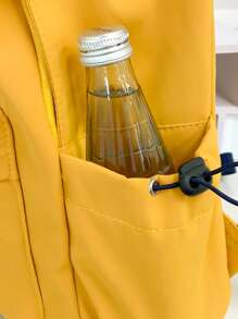 背包是双肩背包的总称，它不仅可以起到装饰作用，还能让你更加方便地处理日常事务，在不同的场合展现不同的风格和特色。