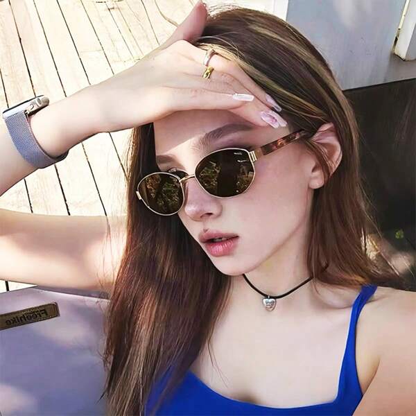 1pc/2pcHong Kong-Style Sunglasses For Women, With A High - End Feel. The 2025 New Model Features A Metal Frame, Suitable For Small Faces, In An Oval - Shaped, Retro Small - Frame Design With A Brown Tint For Sun Protection.