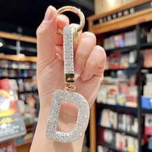 1个闪亮水钻字母钥匙扣，26个字母闪亮汽车钥匙圈挂件，个性化钥匙扣，女士包包挂件，圣诞礼物，情人节礼物，包包挂件，汽车配件，送给老师、朋友、姐妹的礼物创意
