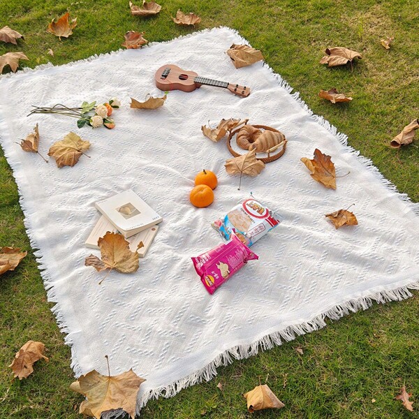 1 Pc Boho Style Picnic Mat Camping Blanket With Tassel Outdoor Camping Equipment Boho Style Tablecloth Sleeping Bag Moisture-Proof Mat Picnic Mat Suitable For Outdoor Picnic Holiday Party Decoration Bedroom/Living Room Decoration Outdoor Travel Valentine's Day Gift Home Decoration