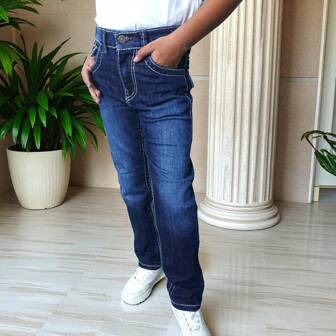 CHUEKITOS. Pantalón vaquero bordado Slim para niño con solapa