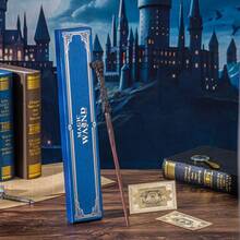 Warner Bros Bacchetta magica di Harry Potter - Bacchette dei personaggi del film ufficialmente autorizzate, realizzate in resina con anima in metallo incorporata per maggiore durabilità e resistenza alla rottura [Garanzia di autenticità] - Bacchetta di Lucius Malfoy, bacchetta di Hermione Granger. Perfetta per feste, esibizioni, cosplay, collezioni e regali