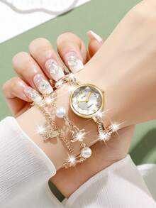 SOKI Relógios femininos pequenos, elegantes e modernos, vintage, de quartzo, com mostrador redondo simples, pulseira de liga em formato de borboleta criativa, pulseira de strass com padrão de borboleta, adequado para uso diário e presentes de Natal (sem caixa)