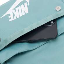 Nike 2026 新款女士轻便双肩包，简约运动休闲基本款翻盖单肩包/斜挎包，轻便小巧单肩包 CW9300-016