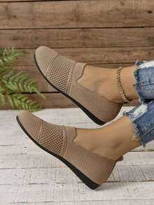 Tenis de mujer sin cordones tipo slip-on, tenis para mujer cómodos y transpirables con suela plana ligera, zapatos cómodos de mujer ideales para primavera, otoño y conducción, tenis deportivos para mujer para uso diario y estilo casual Tenis casuales de mujer de deporte para mujer, slip-on para primavera y otoño, de punta redonda, color negro y blanco solido , livianas modelo de tenis versátiles, zapatillas planas de lona para mujer corte bajo Tenis para mujer Zapatillas deportivas De suela ,cómoda,ligero,al aire libre caminar Zapatillas deportivas transpirables de malla para mujer, sandalias suela blanda antideslizante de color sólido con puntera redonda, aptas para uso diario, deportes, tenis. Mujer Casual Moda Transpirable Tenis Zapatos Cómodos Sneaker Nuevos zapatos deportivos casuales para mujer, tenis bordados cómodos, livianos, transpirables y planos deslizables, zapatos para mujeres - Caqui - Ver 4