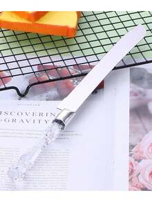 半套婚礼蛋糕切割工具，包含不锈钢蛋糕刀和蛋糕铲，银色刀刃搭配亚克力水晶手柄，是婚礼、新娘送礼会、周年纪念、乔迁之喜和生日的完美礼物。 - 彩色 - 查看 6