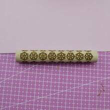 10厘米小型木制擀面杖，适用于聚合物粘土DIY首饰纹理制作，可压印花朵/叶子/心情太阳/心形/波浪/树皮/星星图案 - 木頭色 - 查看 13