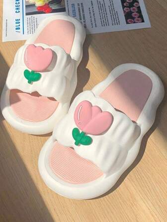 Fe-tulpan tofflor/halkfria sandaler/mjuka sandaler/sommarskor för kvinnor utomhus/söta blommiga flip-flops, slumpmässig färg