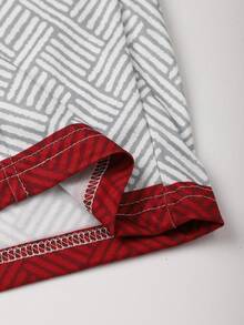 1套男士运动休闲套装，提花图案拼接条纹印花夏季半襟Polo衫和5分短裤套装