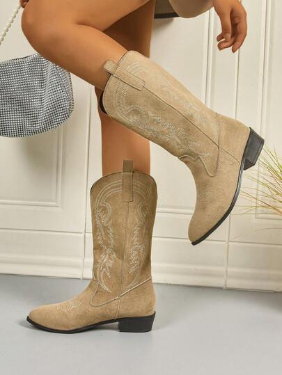 1 par de botas elegantes y de moda para mujer, botas occidentales bordadas de color caqui, botas occidentales bordadas de tacón alto, botas vaqueras bordadas con estilo, botas planas de media pantorrilla con slip-on para otoño/invierno, fiesta