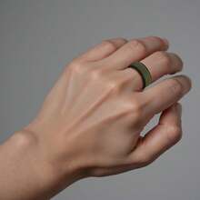 7 件装男士硅胶戒指结婚戒指橡胶戒指适合 7-15 码，舒适、耐用、时尚，适合活跃的生活方式，8 毫米宽，2 毫米厚 - 彩色 - 查看 6