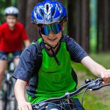 Gafas de sol para niños Lentes de sol de béisbol para jóvenes, UV400 Deportes Teens Ciclismo Gafas para niños Niñas Edad - Montura blanca negra/Espejo azul - Ver 3