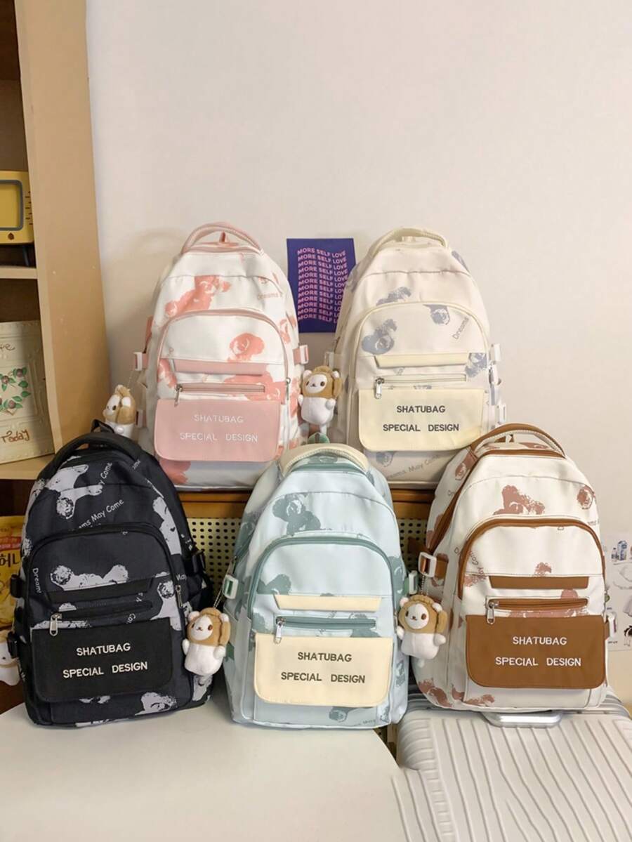 ¡Aquí llega la tormenta de ternura! Esta mochila impresa con dibujos animados súper adorable ofrece múltiples opciones de color, desbordando un encanto infantil. Con su diseño de espacio tridimensional, organiza fácilmente los libros de texto y los artículos varios, mientras que los lindos colgantes le dan un toque juguetón. La gran capacidad la hace perfecta para la vida en el campus y las salidas, combinando practicidad y atractivo visual: ¡un imprescindible para los estudiantes! - Mochila estampada - Ver 1
