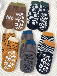 5双防滑地板袜，袜底防滑设计，保护宝宝的脚，动物图案装饰的袜子更显可爱童趣，采用优质棉质面料，适合婴儿袜子、新生儿袜子及男女童一年四季穿着的四季袜子。