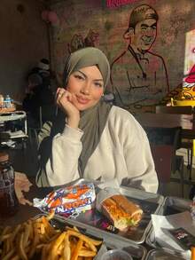 1件装女士纯色水钻针织头巾，柔软头巾，阿拉伯休闲长围巾，保守素色头巾，适合日常穿着。 - 橄欖綠 - 查看 2