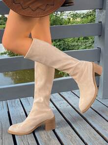 2025 Jesień/Zima Nowe Damskie Wysokie Buty Grube Nogawki, Okrągły Nosek Wysokie Buty Do Jazdy Z Wysokim Obcasem I Szerokim Obwodem Cholewki, Kolor Biały